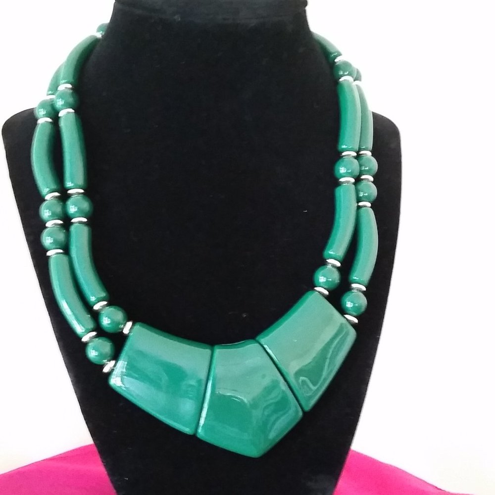 VINTAGE EMERALD GREEN CERAMIC STATEMENT NECKLACE